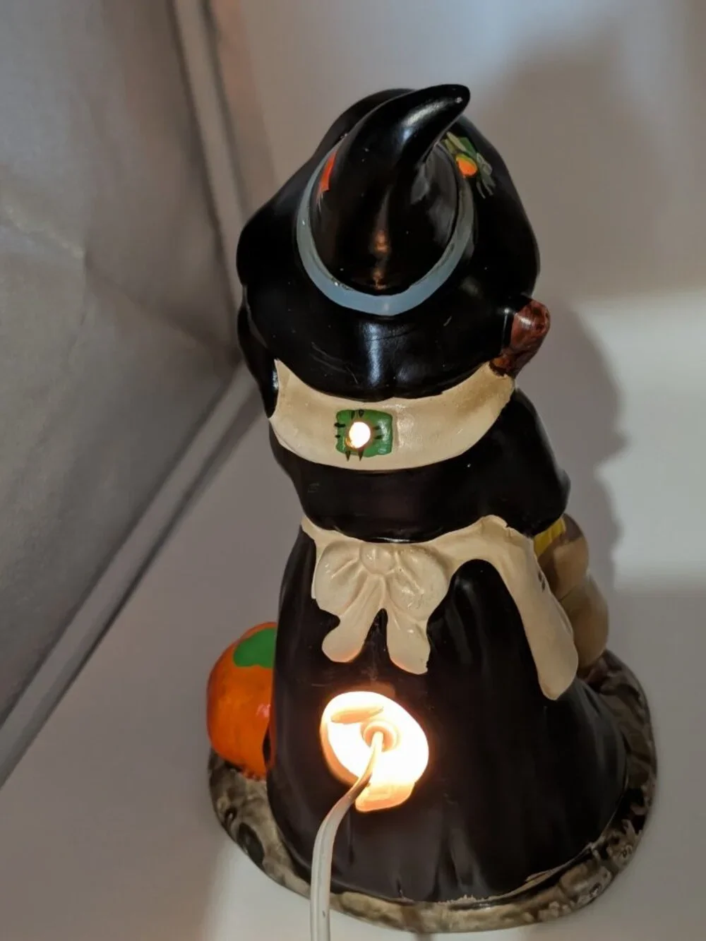 Vintage Witch Halloween Electric Light Stirring Cauldron  decor